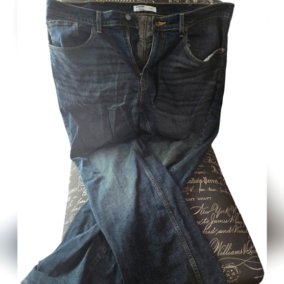 Levi Straus Gold Relaxed Fit 38X32 Blue Jeans - Picture 1 of 5